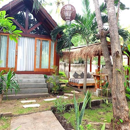 Bintang Tiga Bungalows Gili Air Buitenkant foto