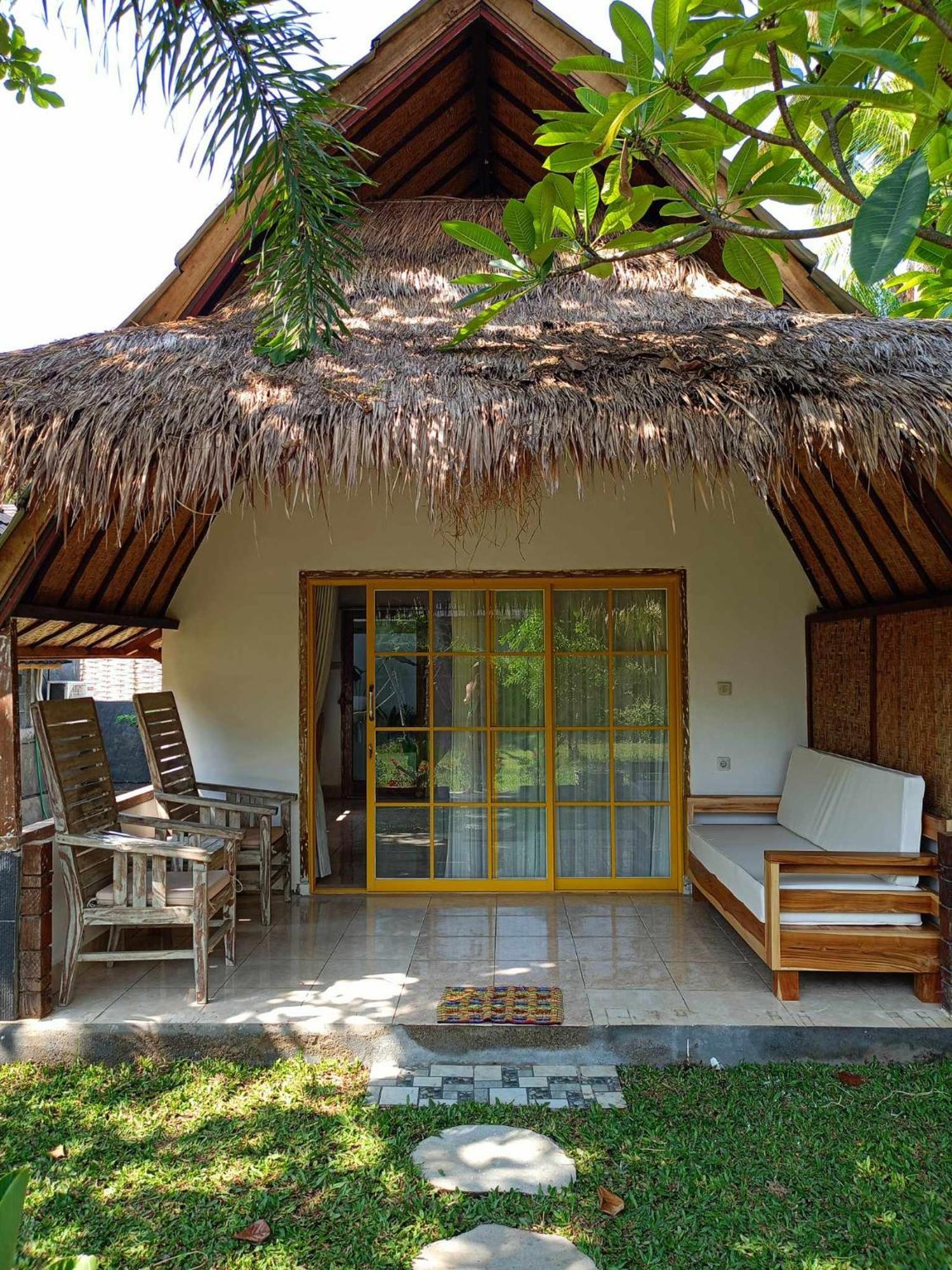 Bintang Tiga Bungalows Gili Air Buitenkant foto