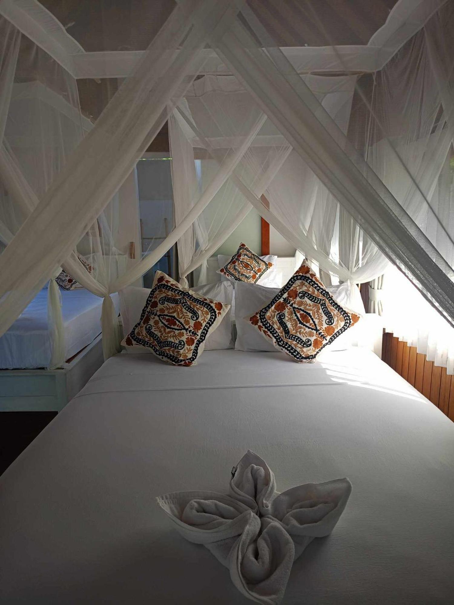 Bintang Tiga Bungalows Gili Air Buitenkant foto