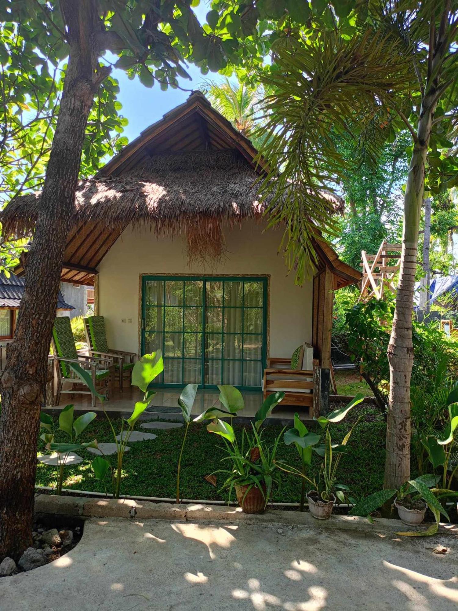 Bintang Tiga Bungalows Gili Air Buitenkant foto