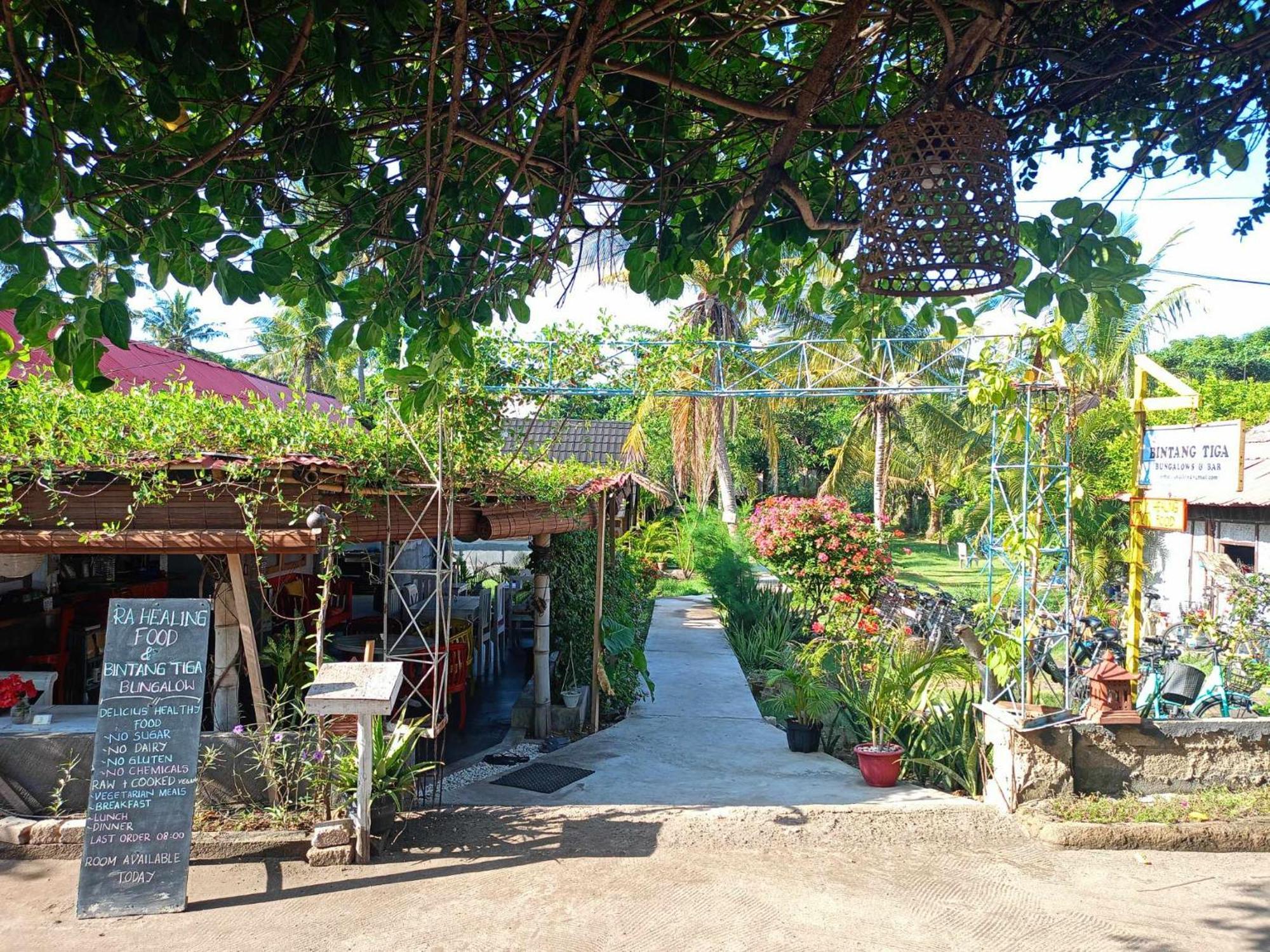 Bintang Tiga Bungalows Gili Air Buitenkant foto